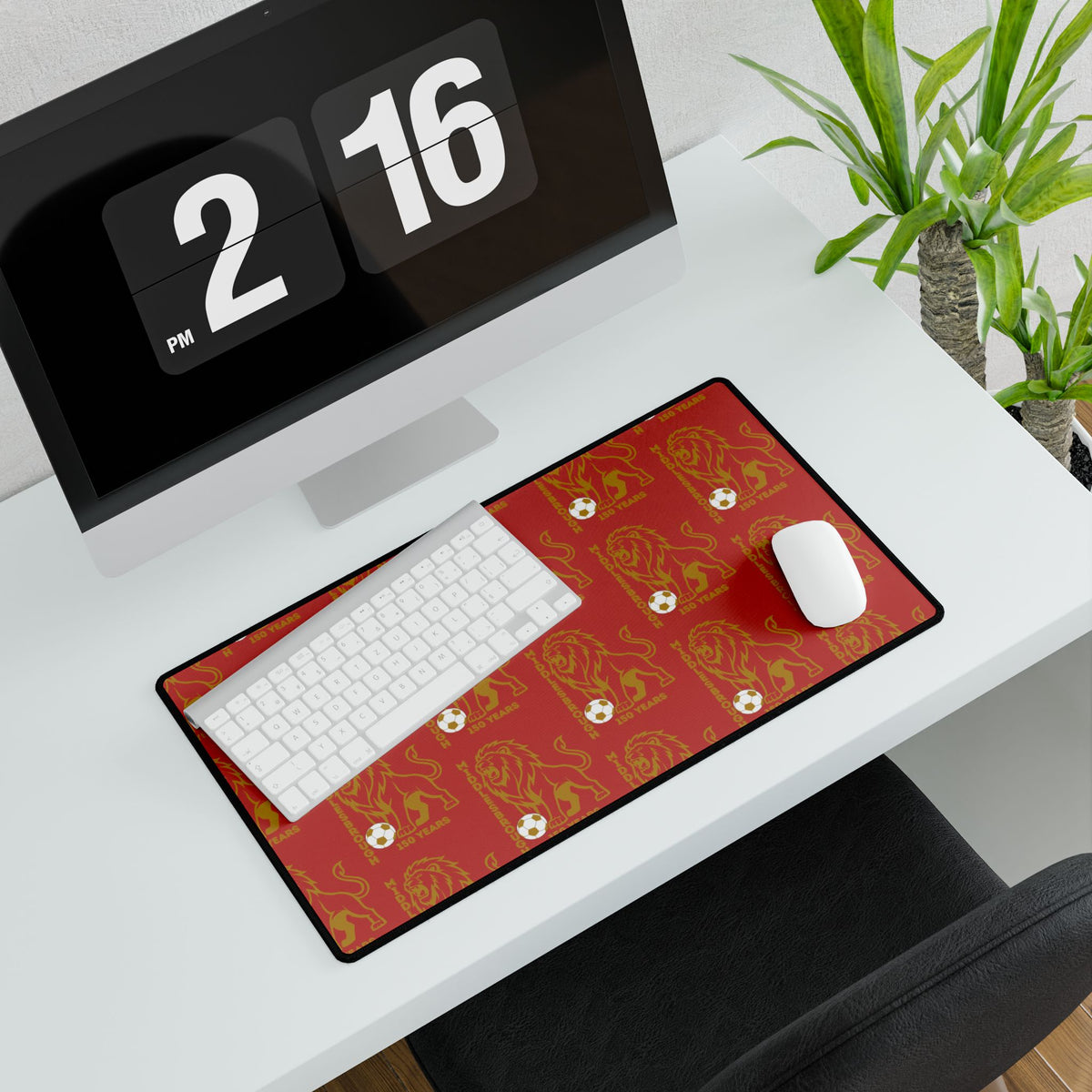 Middlesbrough Lion Crest Red Desk Mat — Large Gaming & Office Desk Pad